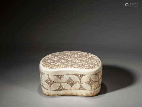 A CHINESE CIZHOUYAO PILLOW,SONG DYNASTY