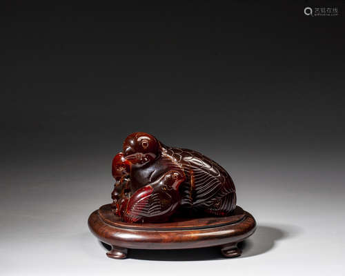 A CHINESE CARVED AMBER QUAIL,QING DYNASTY