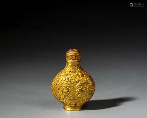 A CHINESE GOLD SNUFF BOTTLE,QING DYNASTY