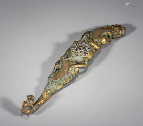 A CHINESE GILT-BRONZE BELT HOOK，HAN DYNASTY