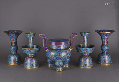 A CHINESE CLOISONNE ENAMEL FIVE-PIECE GARNITURE,QING DYNASTY