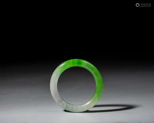 A CHINESE JADEITE BANGLE,QING DYNASTY