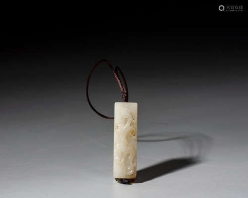 A CHINESE WHITE JADE PENDANT,QING DYNASTY