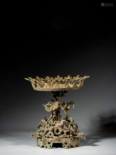 A CHINESE BRONZE DISH,SPRING AND AUTUMN PERIOD