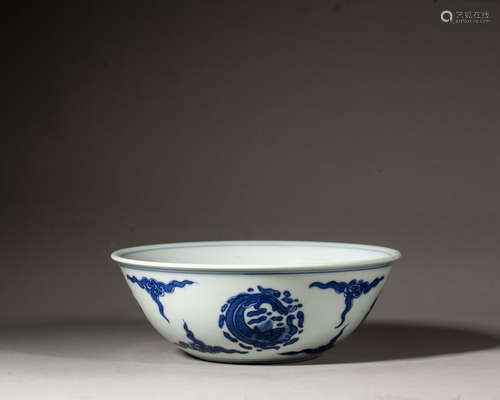 A CHINESE BLUE AND WHITE DRAGON MEDALLION BOWL,KANGXI PERIOD