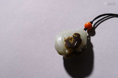 A CHINESE WHITE JADE PENDANT,QING DYNASTY