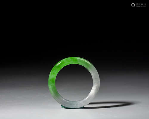 A CHINESE JADEITE BANGLE,QING DYNASTY