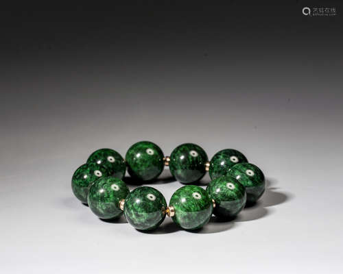 A CHINESE JADEITE BRACELET,QING DYNASTY