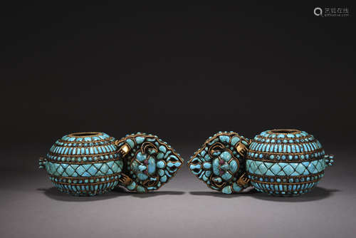 A PAIR OF CHINESE GILT-BRONZE RITUALITEMS,QING DYNASTY