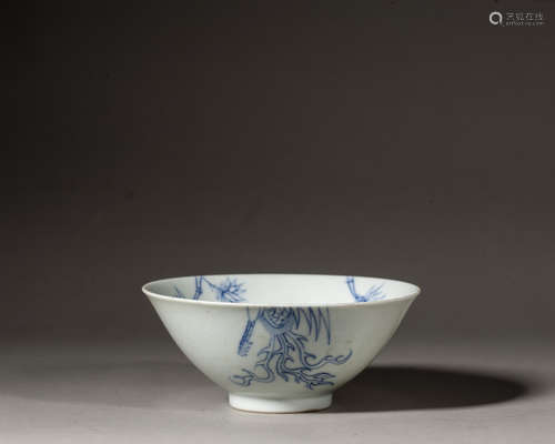 A CHINESE BLUE AND WHITE FLORAL CUP,KANGXI PERIOD