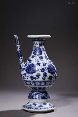 A CHINESE BLUE AND WHITE FLOWER EWER,XUANDE PERIOD