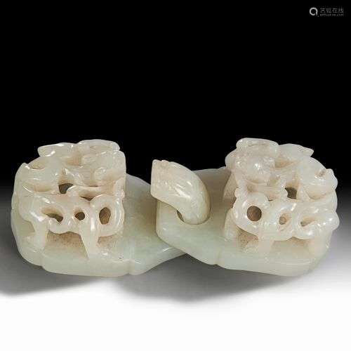 BOUCLE DE CEINTURE À DEUX PISTES EN JADE CELADON CHINOIS, DY...