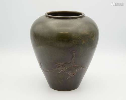 VASE EN BRONZE JAPONAIS AVEC DES OIES, PÉRIODE MEIJI, 1868 -...