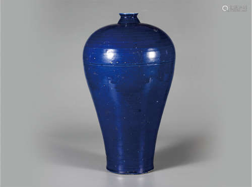 霁蓝釉梅瓶  早期购于日本拍卖公司