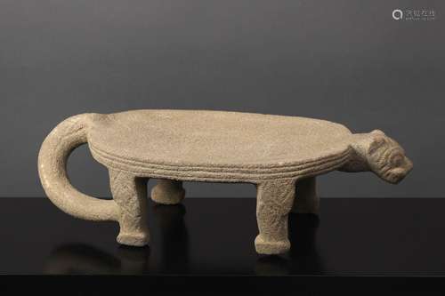 Metate en forme de jaguar