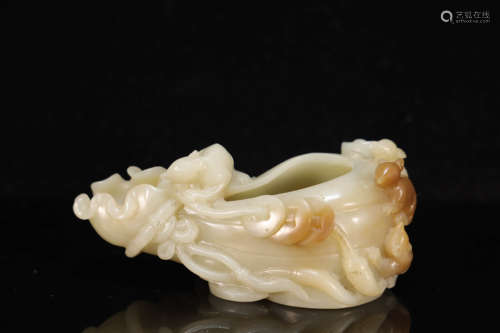 A Delicate White Jade 'Mouse' Wallet-shaped Water Pot