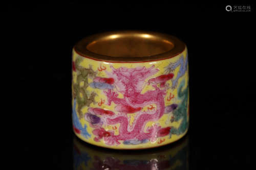 A Famille rose 'Dragon' Ring