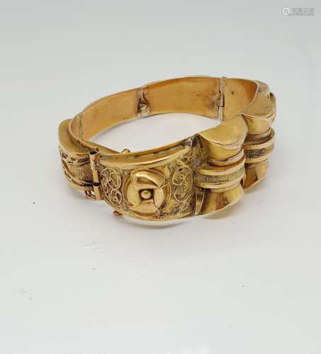 Bracelet jonc en or jaune 18k (750 millièmes) de forme ovale...