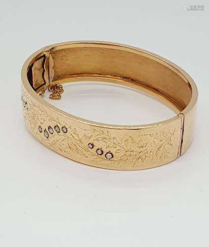 Bracelet en or jaune 18k (750 millièmes) de forme ovale, ouv...