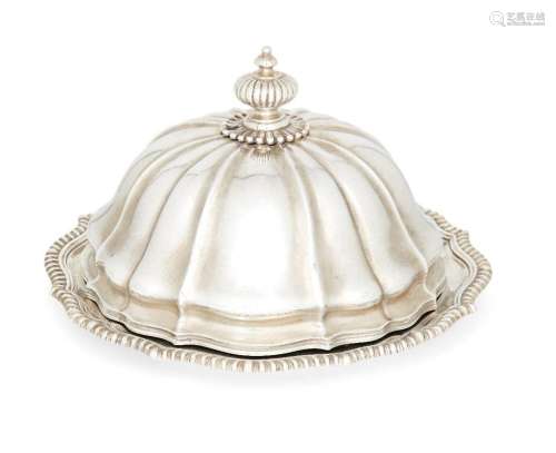 A William IV silver entrÃ©e dish and cover, London, c.1834, ...