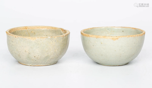 MING DYNASTY A PAIR OF TEA CUPS