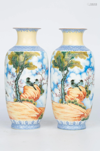 A PAIR OF PORCELAIN VASES FOR EXPORT