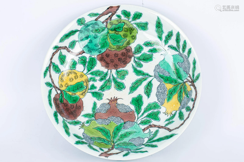 MID-QING DYNASTY TRI-COLOURED PLATE