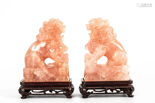 20TH CENTURY A PAIR OF CRYSTAL LIONS