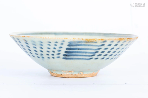 MING DYNASTY BLUE AND WHITE PATTERN BOWL