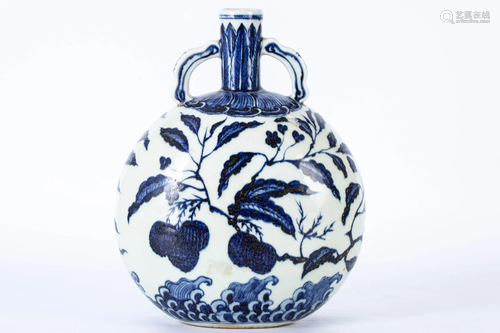 20TH CENTURY BLUE AND WHITE HUG MOON POT