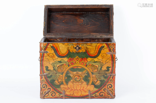 19-20TH CENTURY TIBETAN BUDDHIST WOODEN BOX