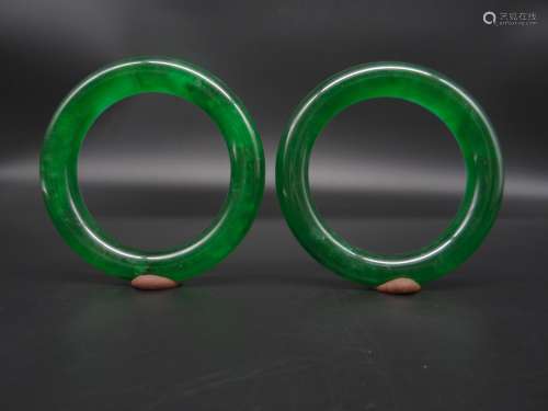 A Piar of Green Jade Bracelet from Qinh
