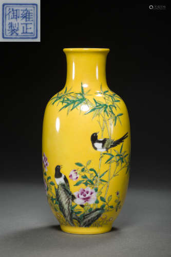 Yellow Base:d Vase in Flower and Bird Grain from Qing