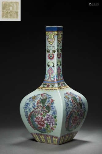 Famille Rosed Squared Vase in Phoenix Grain from Qing