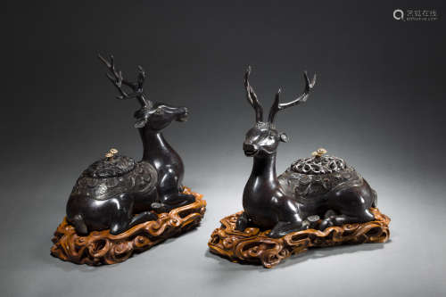 A Pair of Red Sandalwood of Deer Ornament from Qing