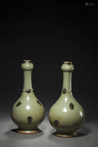 LongQuan Kiln Colored Glazed Kiln in Garlic Form from Yuan