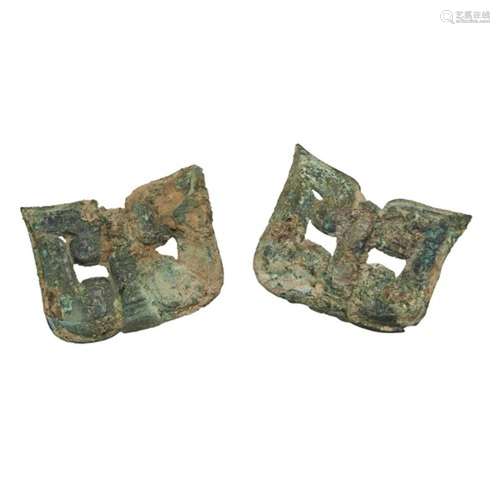 PAIR OF TAOTIE-MASK BRONZE HARNESS ORNAMENTS, HAN DYNASTY WA...