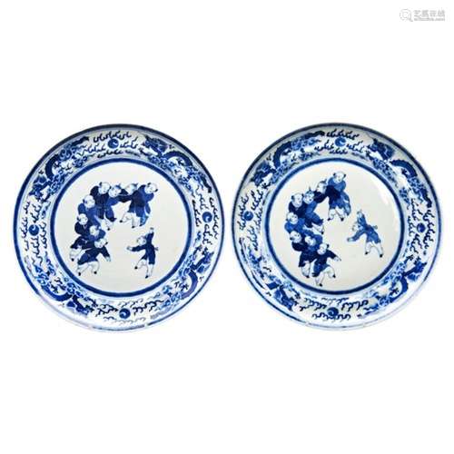 PAIR OF BLUE AND WHITE 'BOYS' PLATES QING DYNASTY, 19TH CENT...