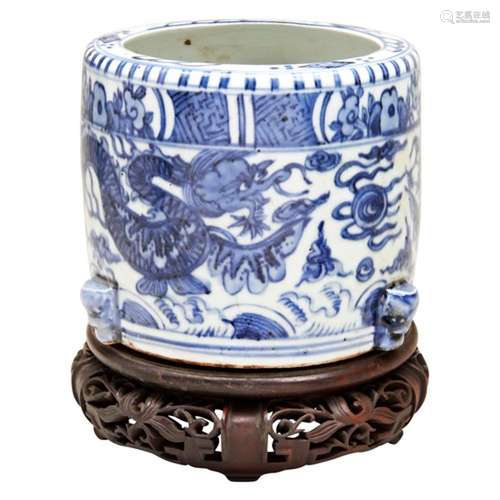 CHINESE BLUE AND WHITE 'DRAGON' CENSER MING OR LATER the cyl...