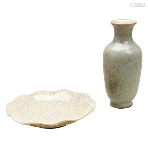 GE-TYPE CRACKLE GLAZE VASE AND A DISH QING DYNASTY, 19TH CEN...