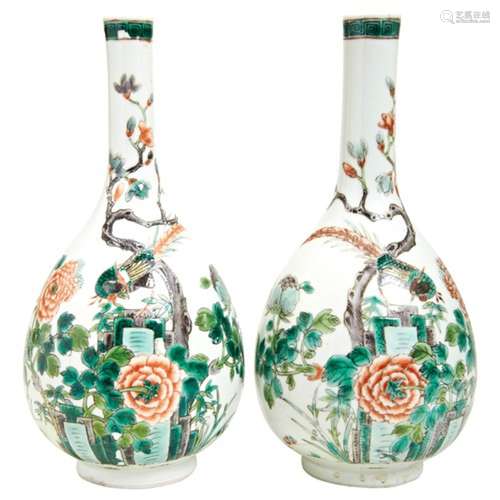 PAIR OF FAMILLE VERTE BOTTLE VASES QING DYNASTY, 19TH CENTUR...