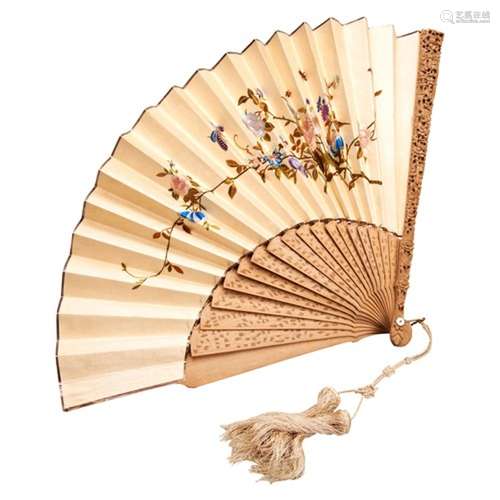 CHINESE EXPORT CARVED BOXWOOD FAN QING DYNASTY, 19TH CENTURY...