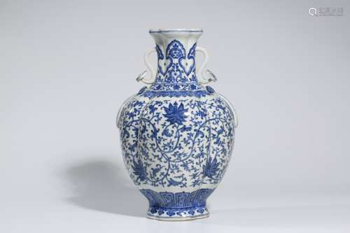 Blue-and-white Melon Vase with Interlaced Flower Design