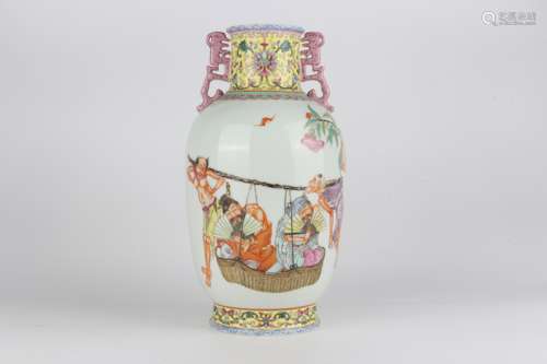 Famille-rose Enameled Double-ear Vase with Gold-traced Desig...