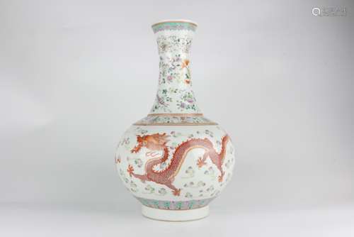 Famille-rose Enameled Vase with Two Dragons frolicking a Pea...