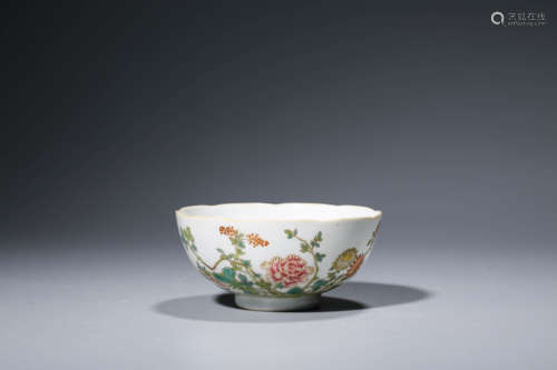 Famille-rose Enameled Bowl with Kids and Floral Pattern