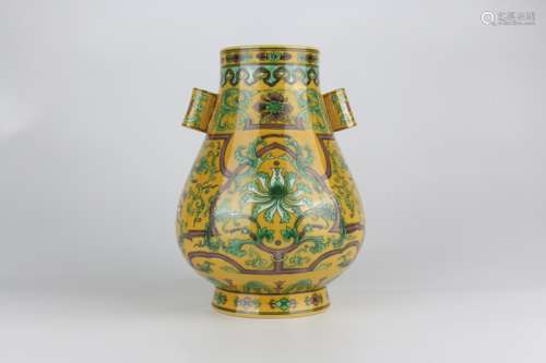 Double-ear Vase with Yellow and Green Colored, Qianlong Reig...