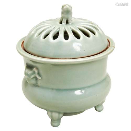 'LONGQUAN' CELADON-GLAZED CENSER AND COVER QING DYNASTY, 18T...