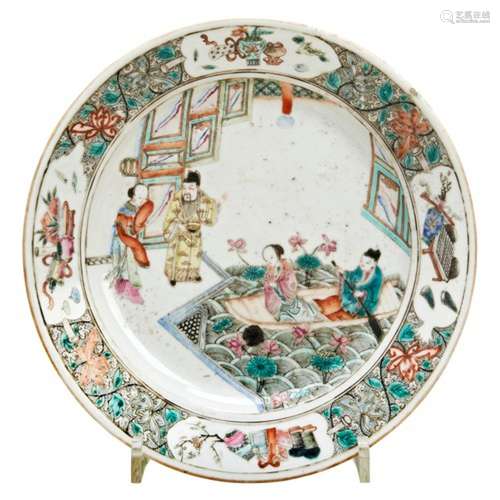 FAMILLE VERTE DISH QING DYNASTY, 19TH CENTURY painted with c...