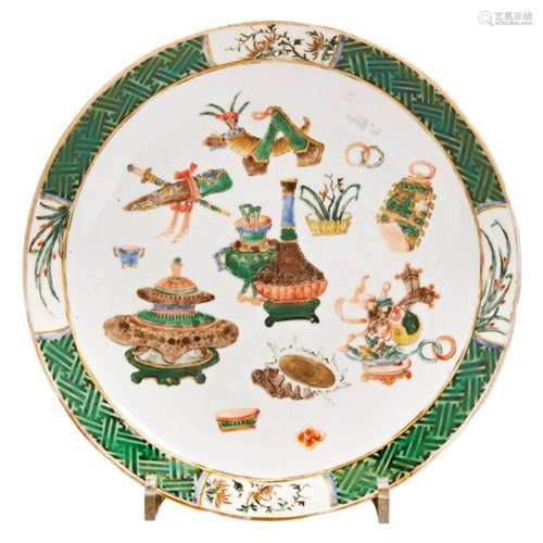 FAMILLE VERTE PLATE QING DYNASTY, 19TH CENTURY painted with ...